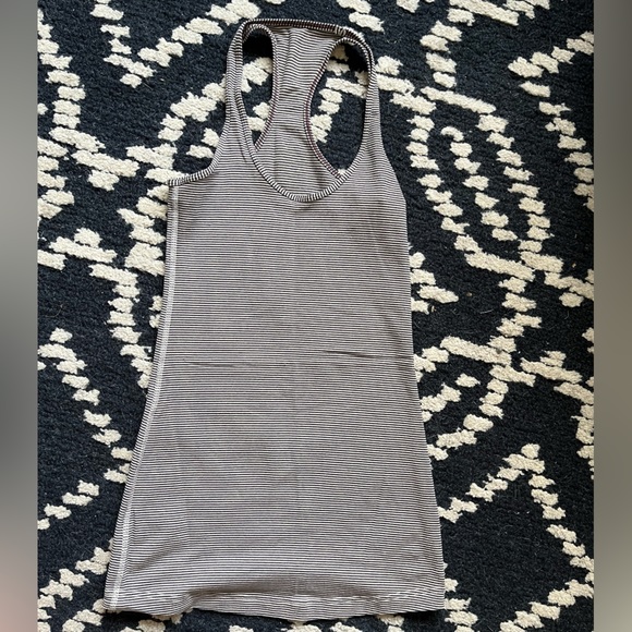Lululemon racer back tank top. Size 4 - Picture 1 of 3